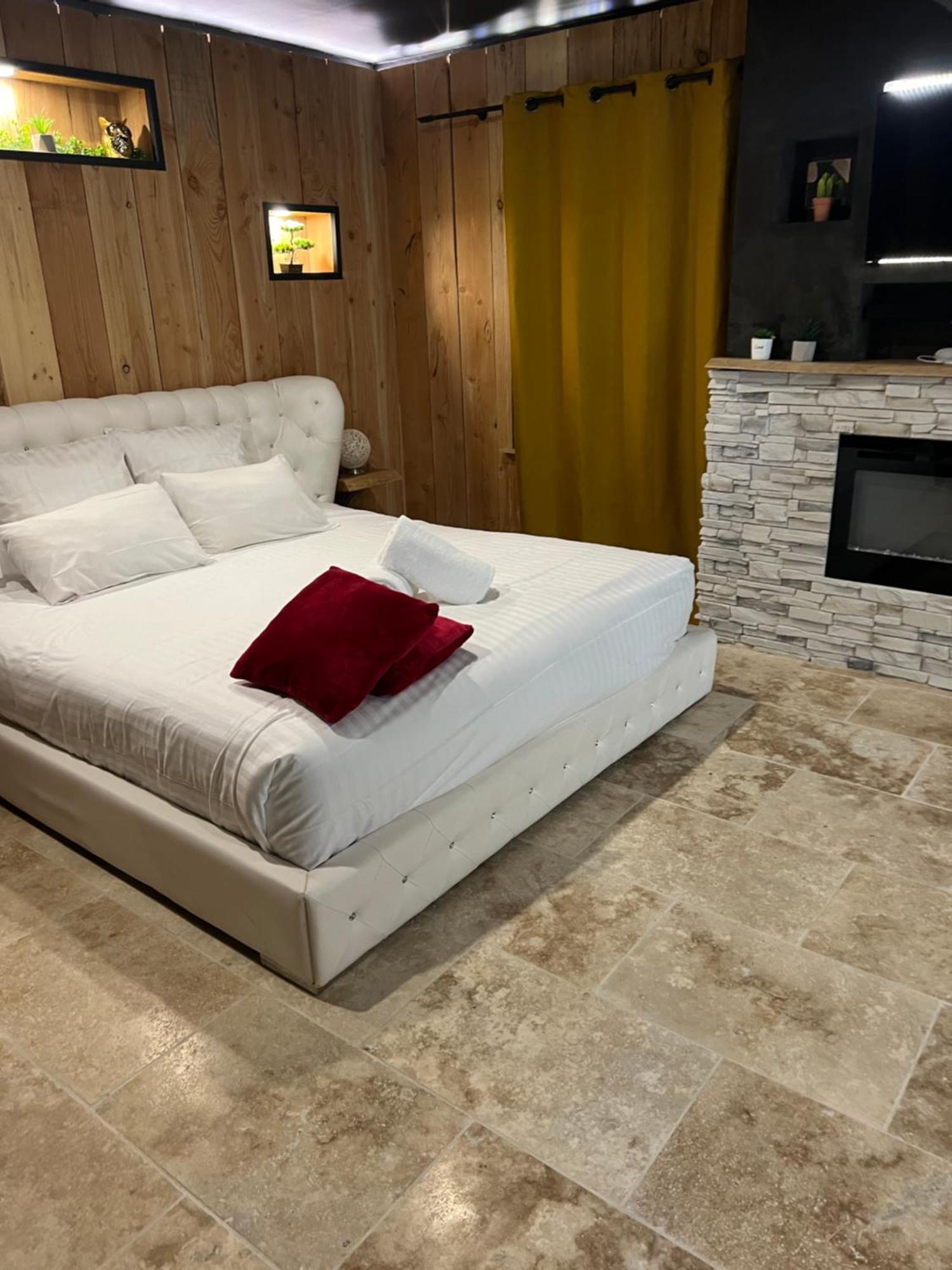Le Lodge Des Charmes 5 Etoiles Leves Екстериор снимка